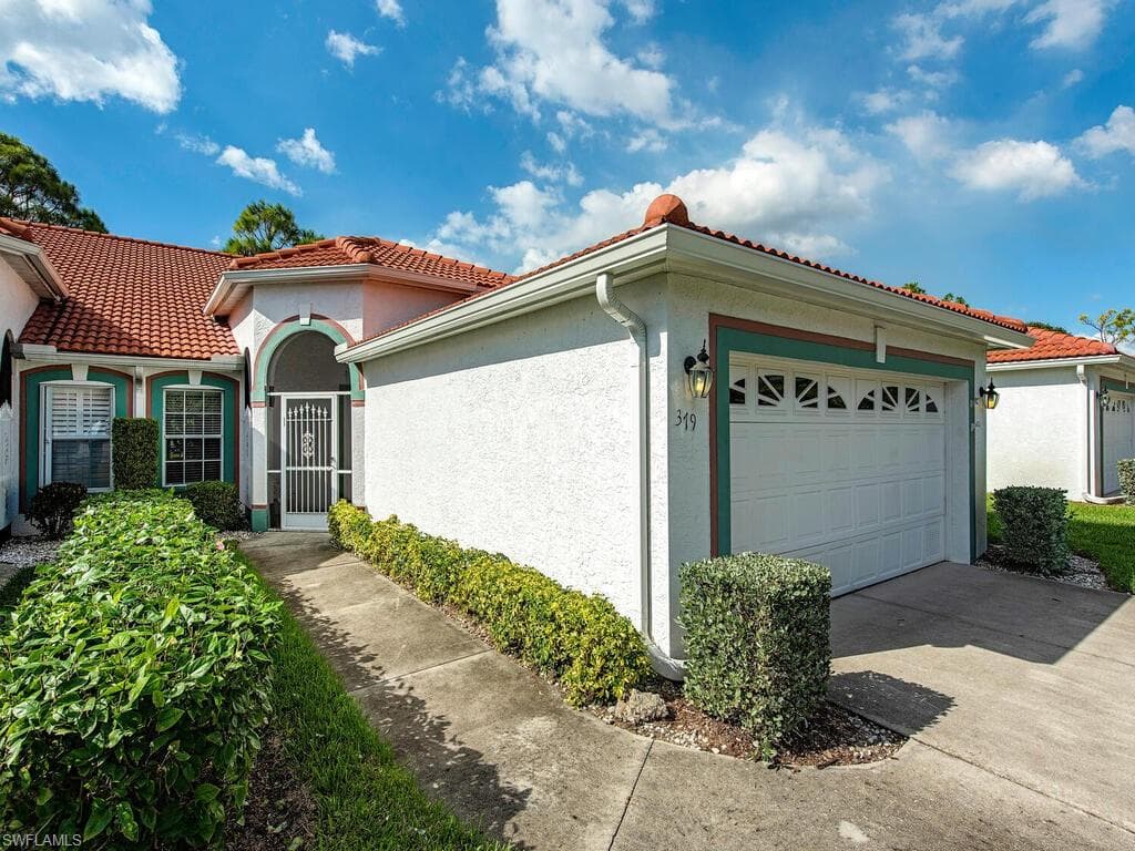 379 Melrose PL 11 NAPLES, FL 34104