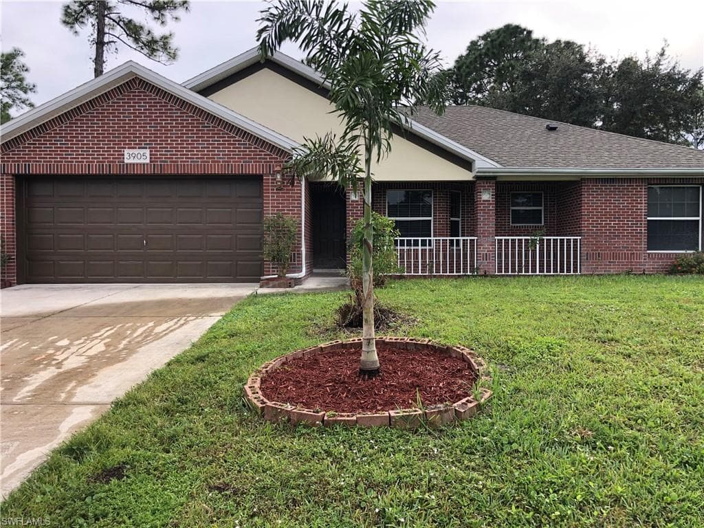 3905 16th ST W LEHIGH ACRES, FL 33971