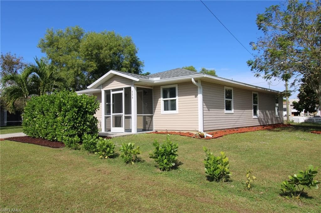 639 SW 4th TER CAPE CORAL, FL 33991