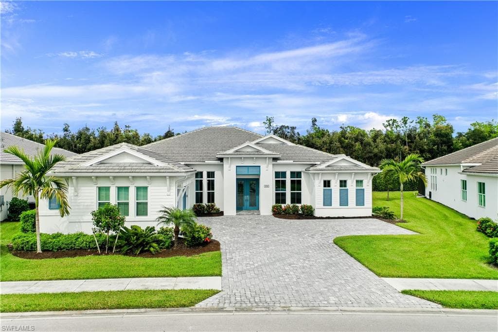 8769 Saint Lucia DR NAPLES, FL 34114