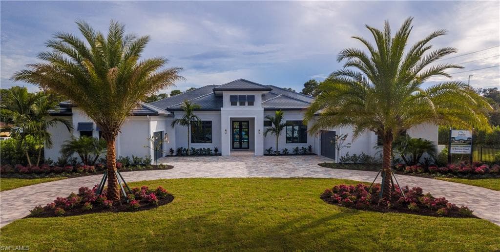 12 Banyan RD NAPLES, FL 34108