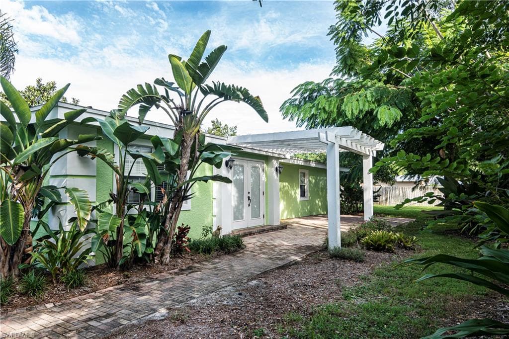 1399 Cooper DR NAPLES, FL 34103
