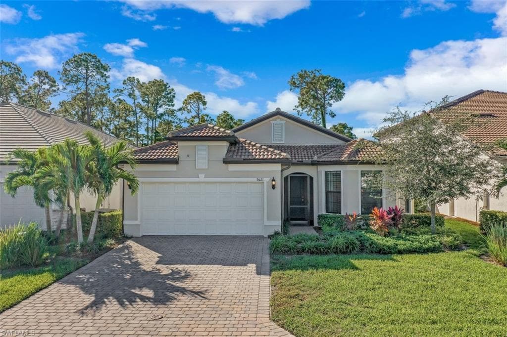 9021 Holden DR FORT MYERS, FL 33967