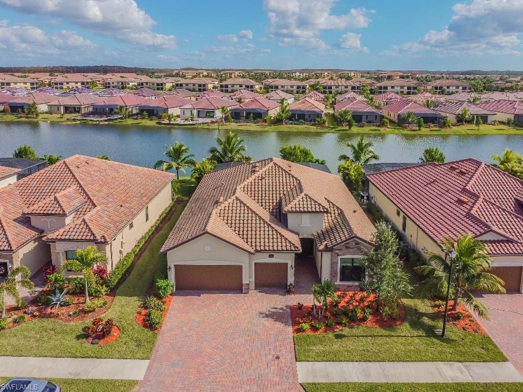 28041 Kerry CT BONITA SPRINGS, FL 34135