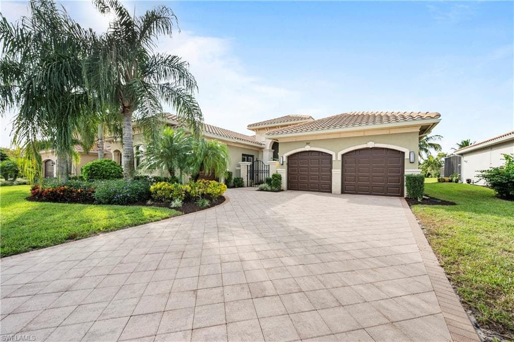 3207 Atlantic CIR NAPLES, FL 34119