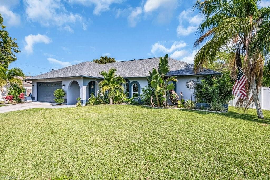 1425 9th CT CAPE CORAL, FL 33991