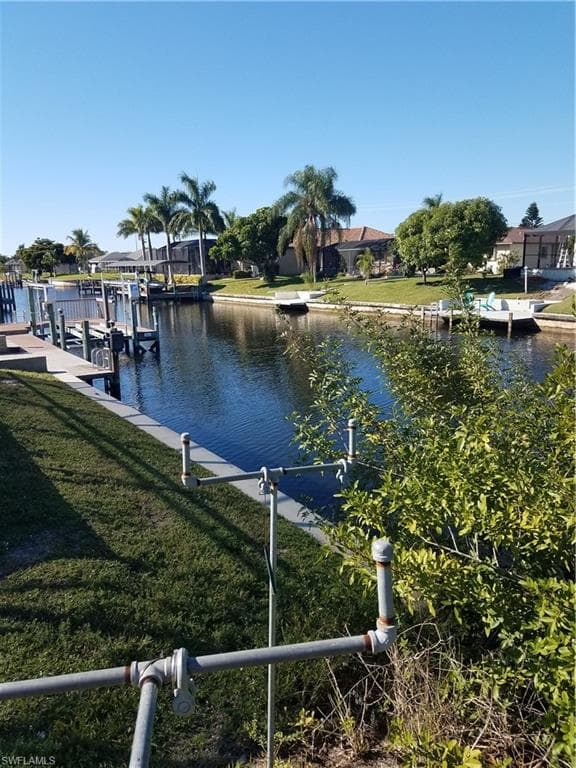 427 SW 40th TER CAPE CORAL, FL 33914