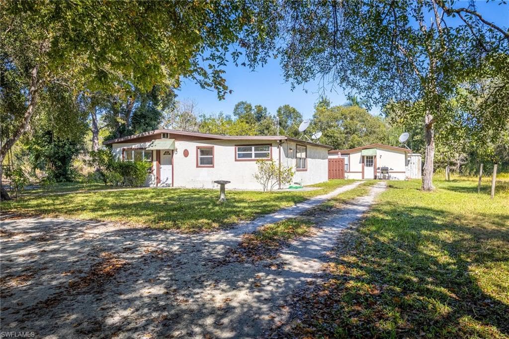 18211/221 Gideon LN ALVA, FL 33920