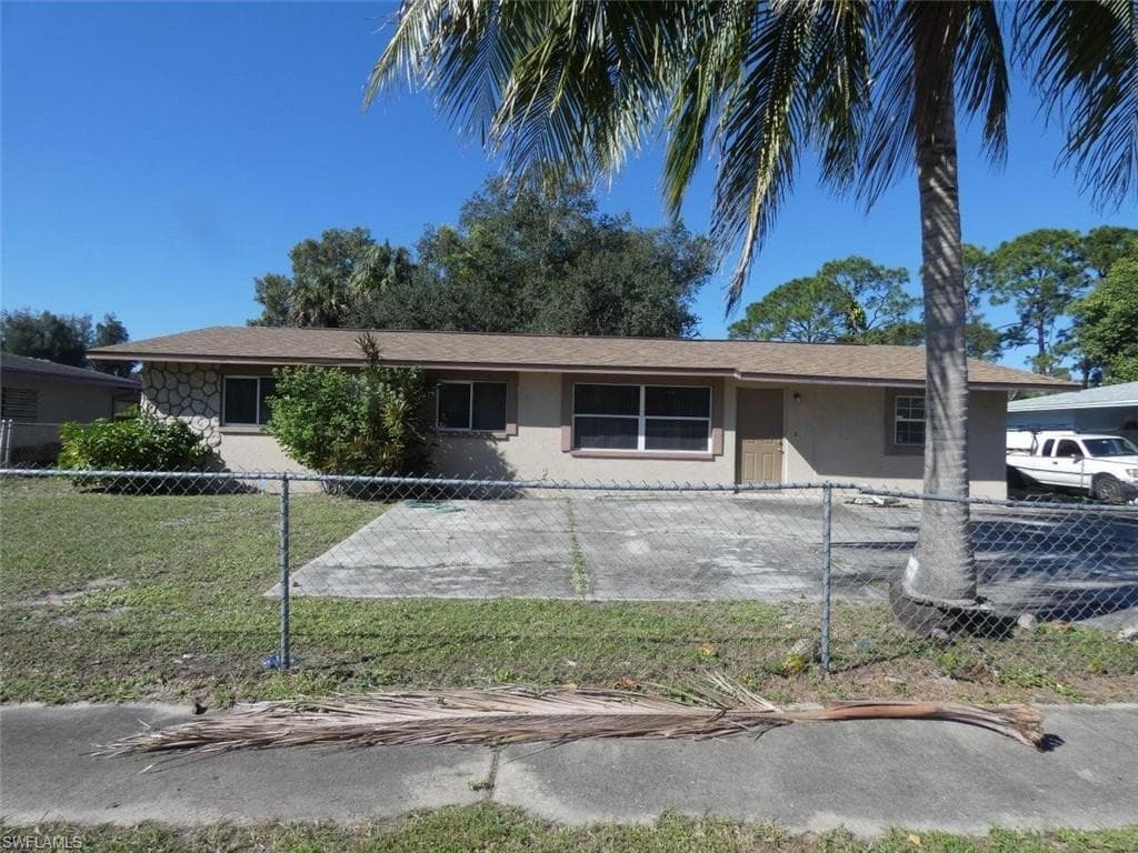 7 Kingsman CIR FORT MYERS, FL 33905