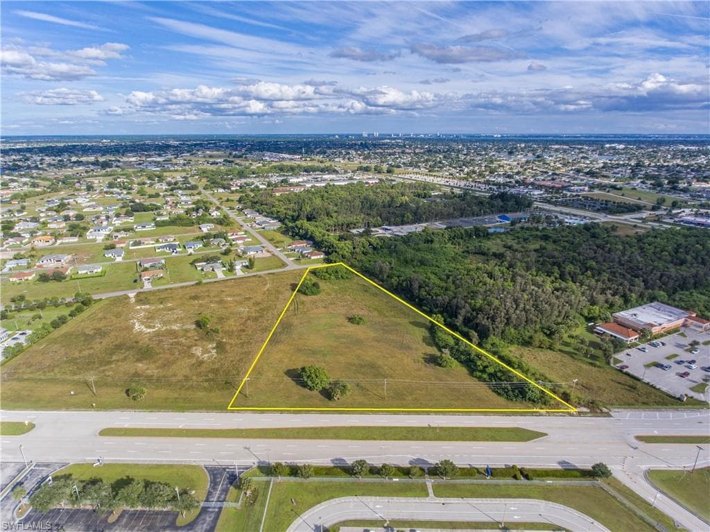 255 Santa Barbara BLVD N CAPE CORAL, FL 33993