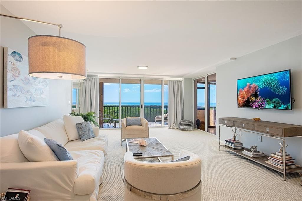 6825 Grenadier BLVD 702 NAPLES, FL 34108