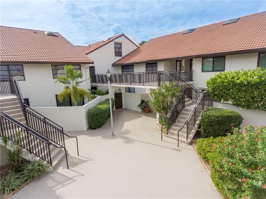 4082 Belair LN 9 NAPLES, FL 34103