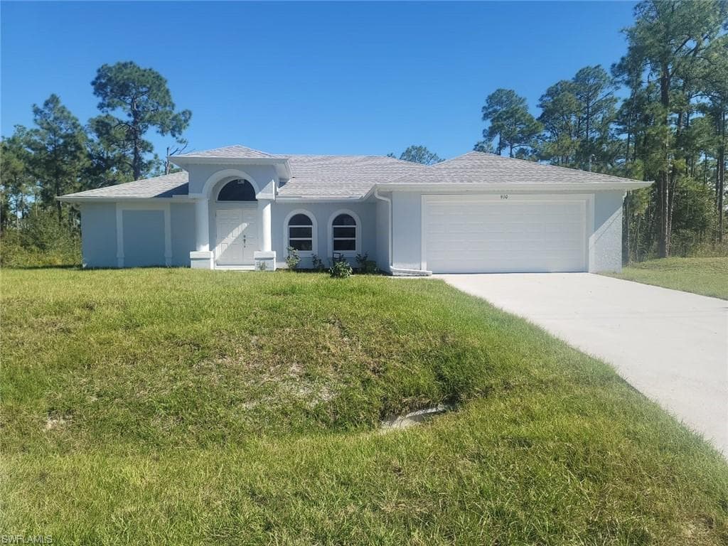 910 Edison AVE LEHIGH ACRES, FL 33972