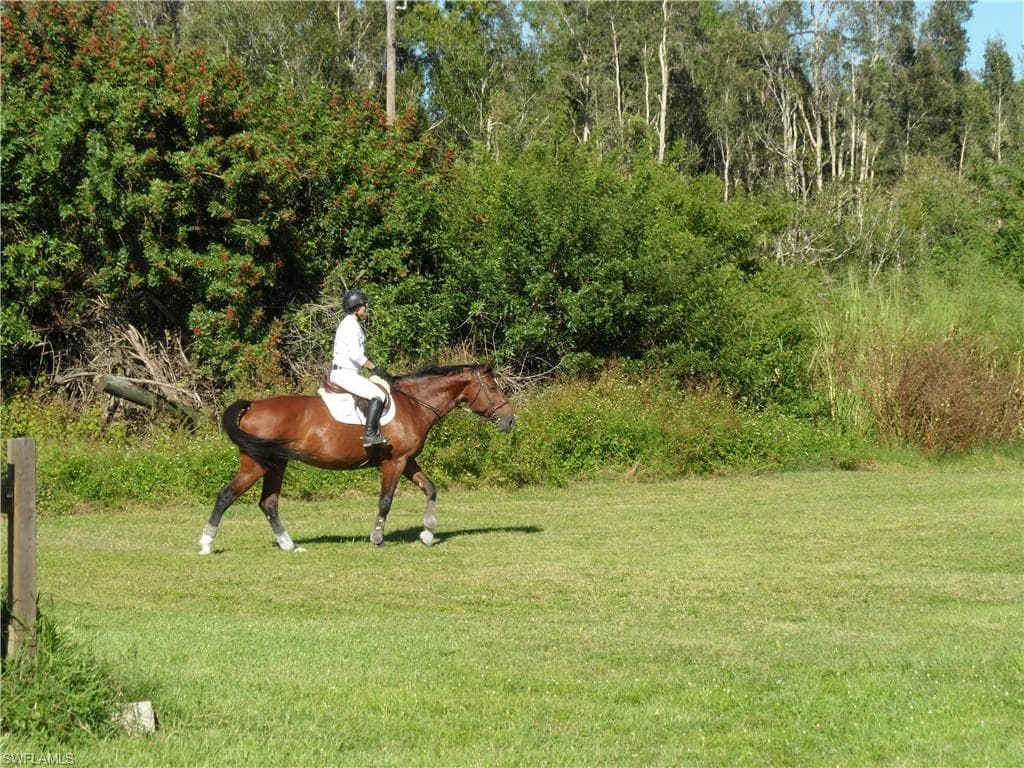6735 Broken Arrow RD FORT MYERS, FL 33912