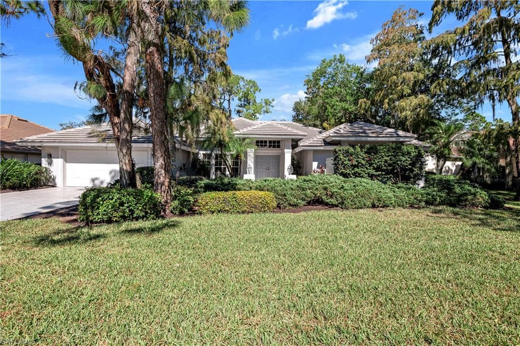 138 Edgemere WAY S NAPLES, FL 34105