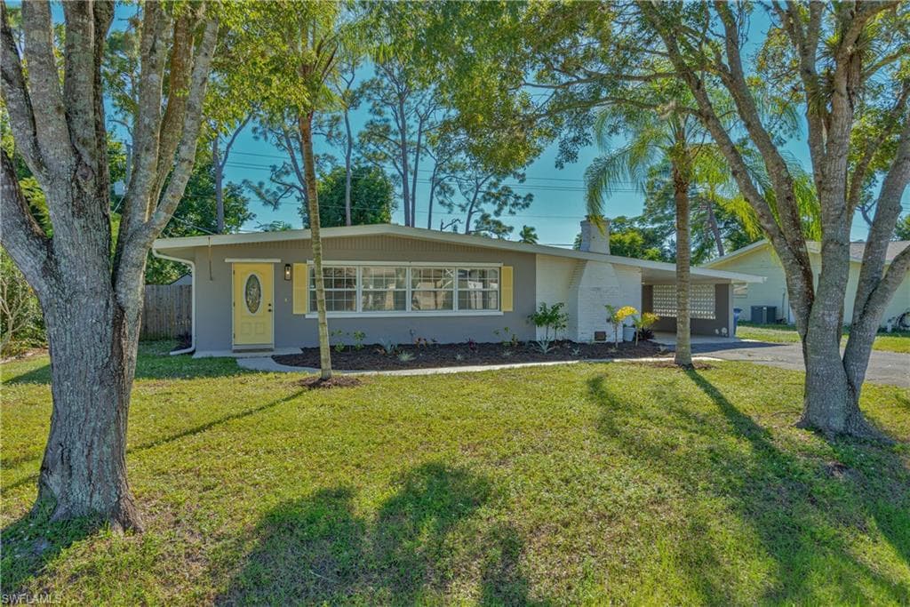 2266 CHANDLER AVE FORT MYERS, FL 33907