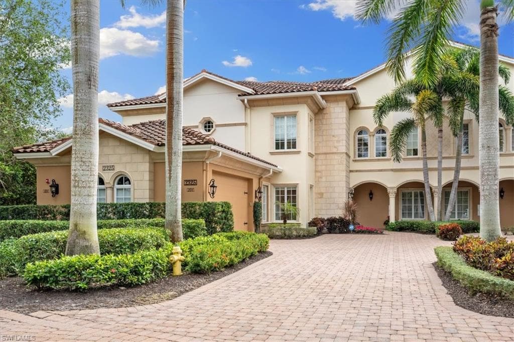 2325 Residence CIR 201 NAPLES, FL 34105