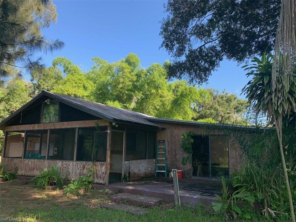 18381 S River RD ALVA, FL 33920