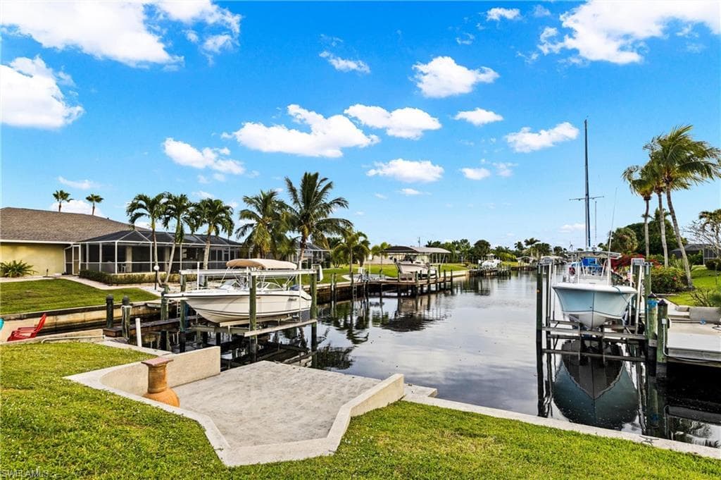 1806 Cornwallis PKY CAPE CORAL, FL 33904