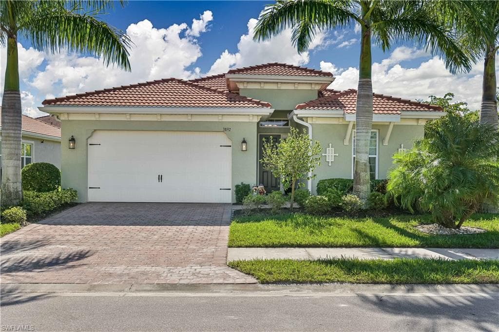 3892 King Williams ST FORT MYERS, FL 33916