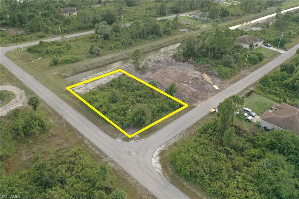 874 Carbon ST E LEHIGH ACRES, FL 33974