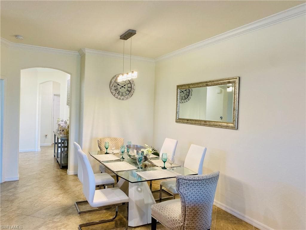 2041 Tamarron LN NAPLES, FL 34120