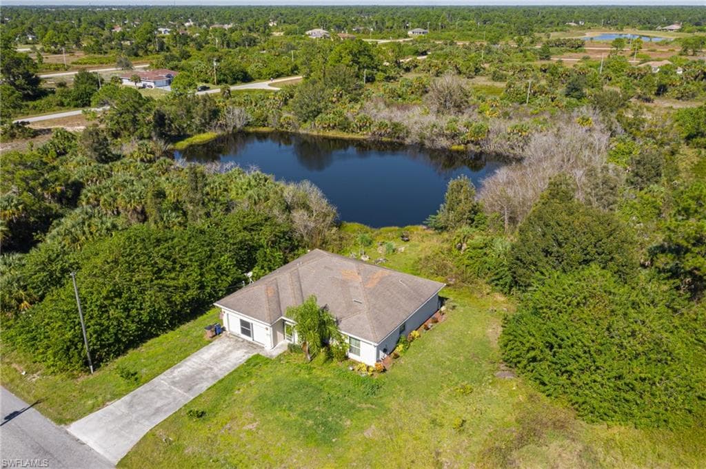 933 Lakeside DR LEHIGH ACRES, FL 33974