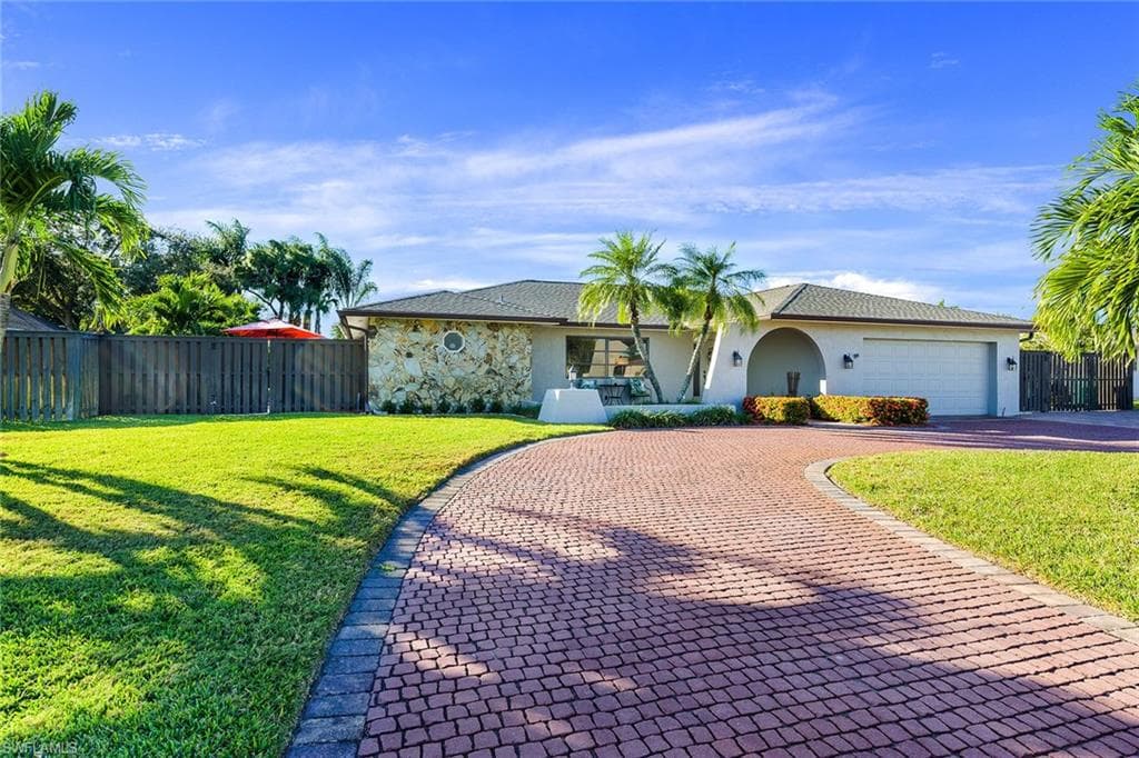 473 Cypress WAY E NAPLES, FL 34110