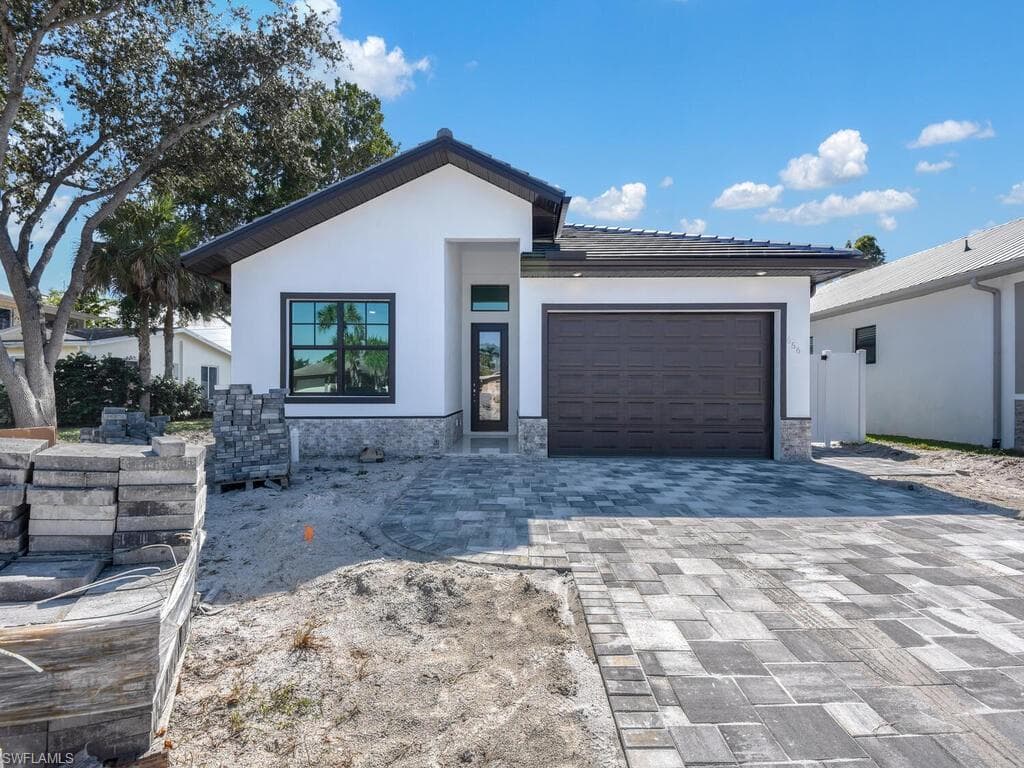656 108th AVE N NAPLES, FL 34108