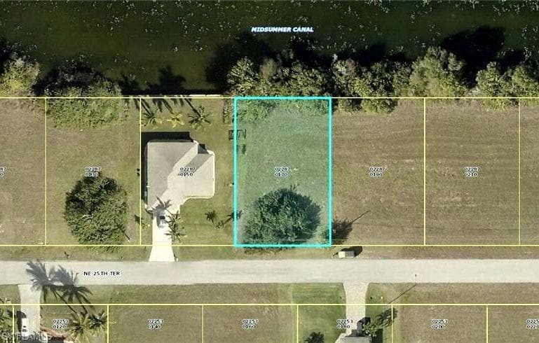 2043 NE 25th TER CAPE CORAL, FL 33909