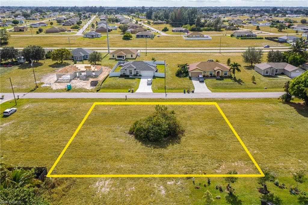 113 NW 24th TER CAPE CORAL, FL 33993