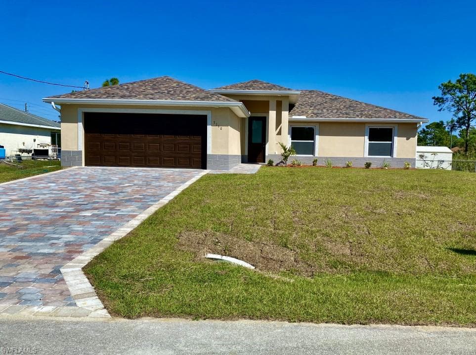 872 Carbon ST E LEHIGH ACRES, FL 33974