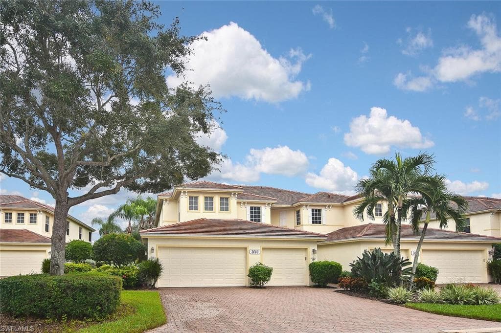 3010 Meandering WAY 101 FORT MYERS, FL 33905