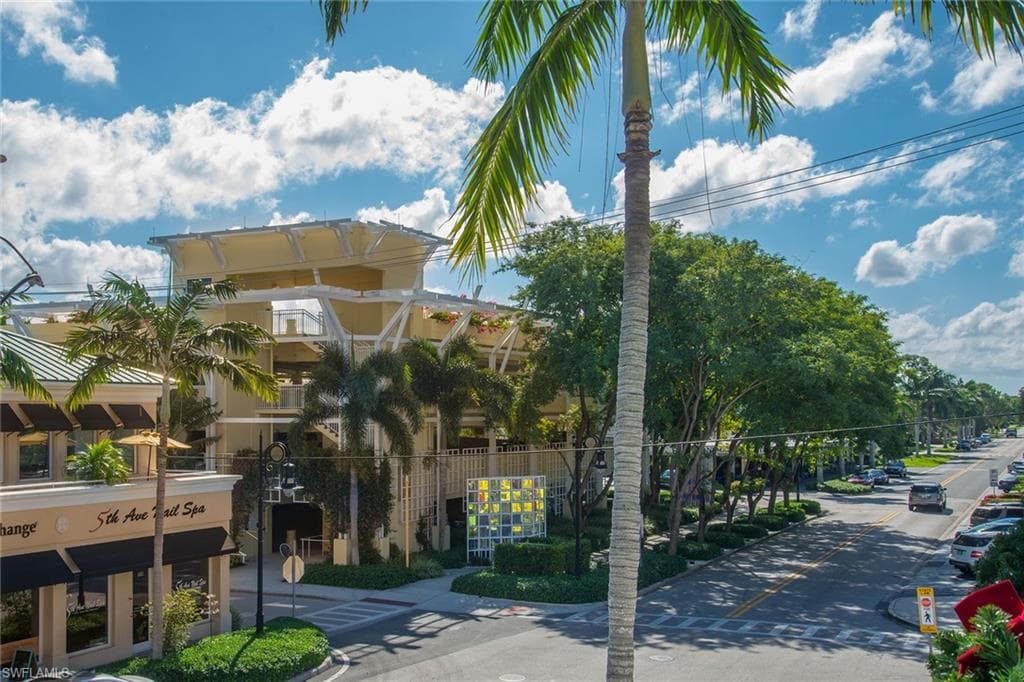73 6th AVE S NAPLES, FL 34102