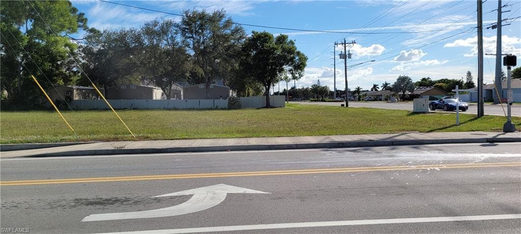102 SE 8th ST CAPE CORAL, FL 33990