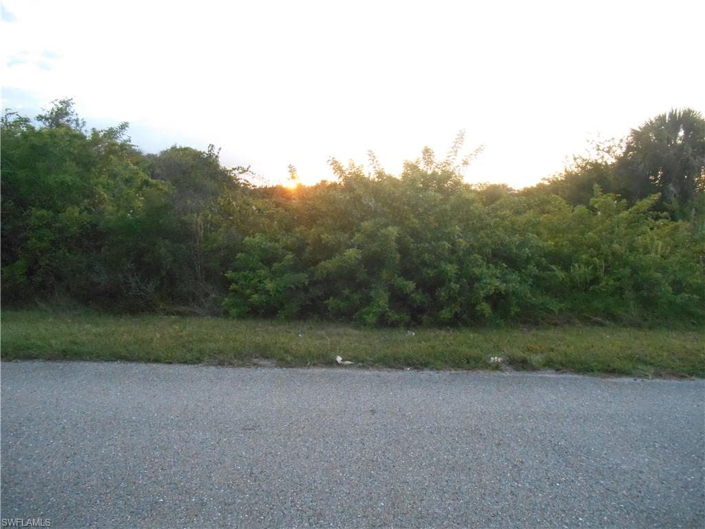 305 Paulcrest AVE LEHIGH ACRES, FL 33974