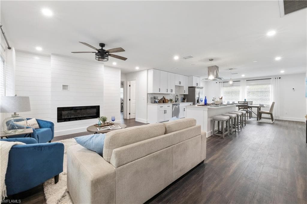 701 SE 36th ST CAPE CORAL, FL 33904