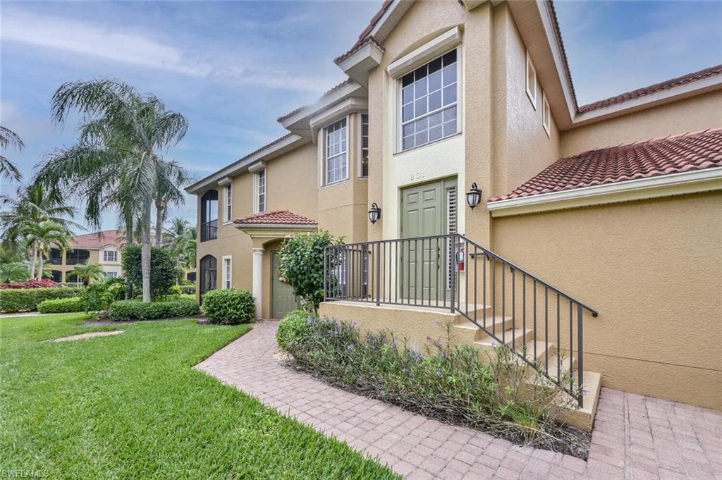 5017 Maxwell CIR 4-201 NAPLES, FL 34105