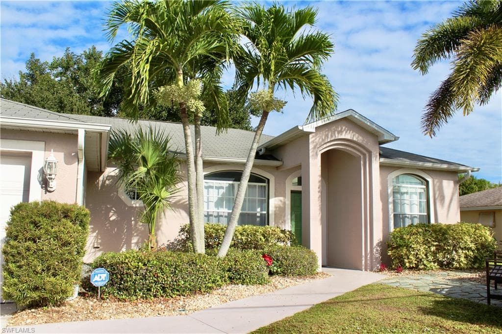 4152 Country Club BLVD CAPE CORAL, FL 33904
