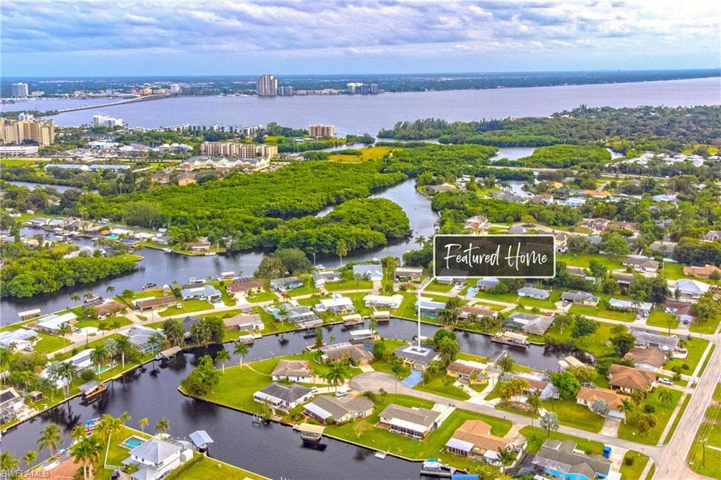 469 Blue Lagoon LN NORTH FORT MYERS, FL 33903