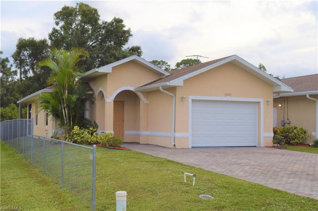 12219 De Moya DR FORT MYERS, FL 33905