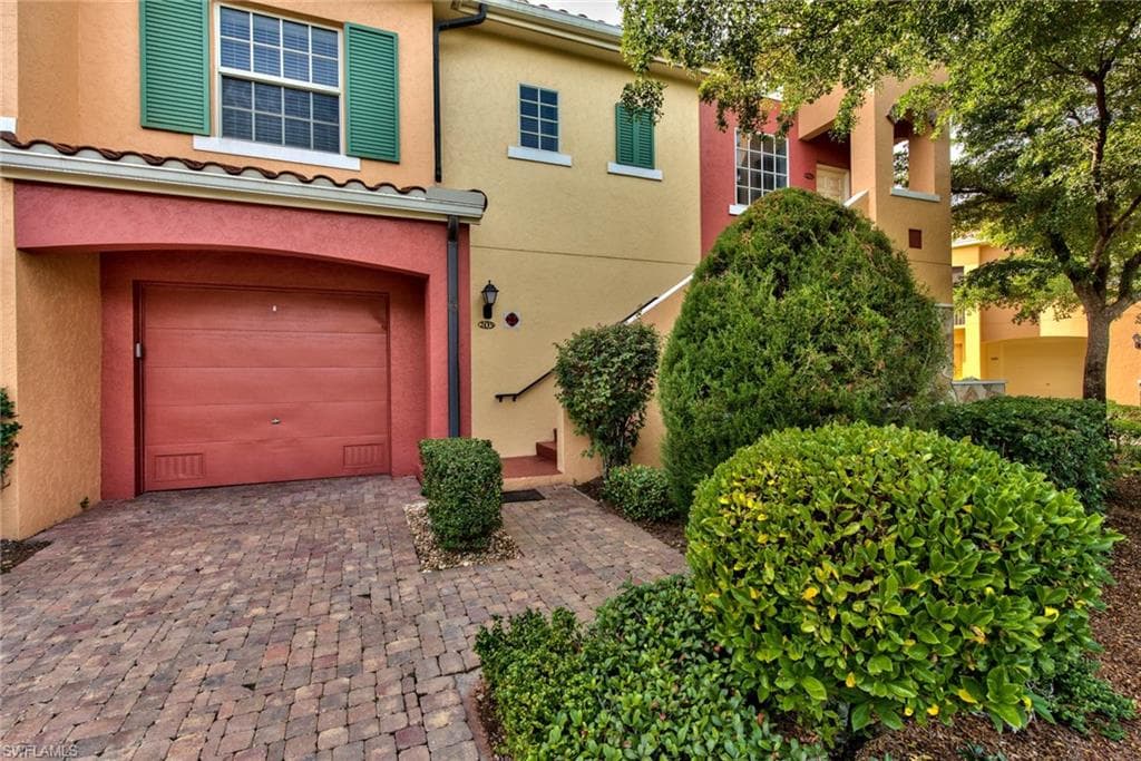 8681 Piazza Del Lago CIR 205 ESTERO, FL 33928