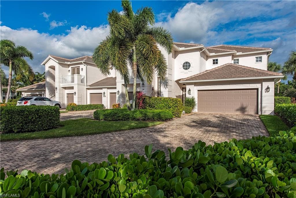 2440 Mont Claire CT #202 NAPLES, FL 34109