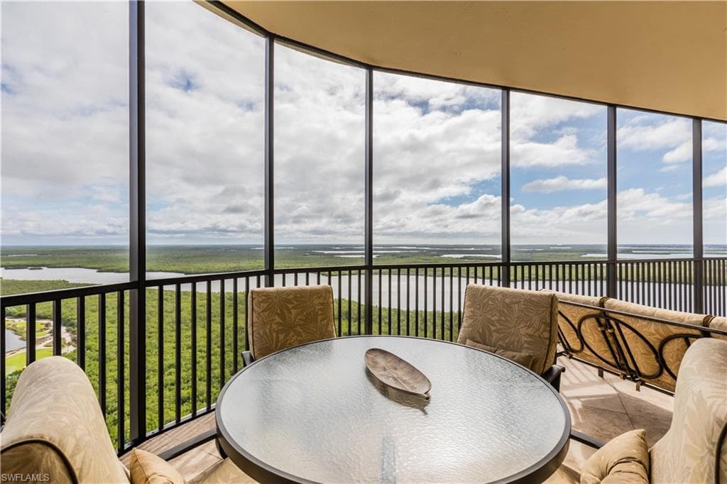 1050 Borghese LN 2101 NAPLES, FL 34114