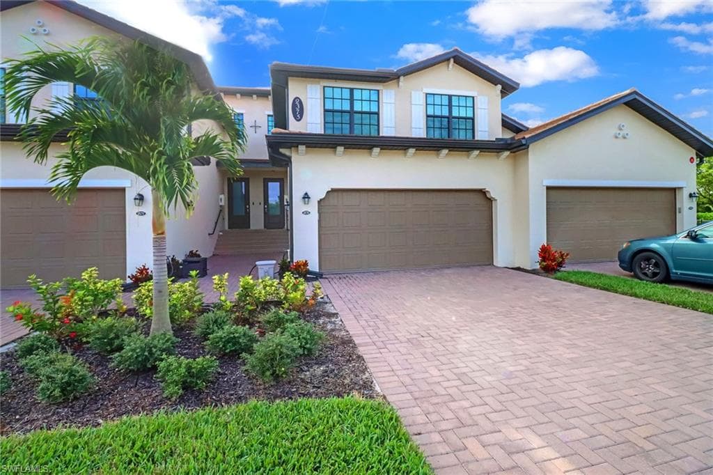 2375 Montserrat LN W 202 NAPLES, FL 34120