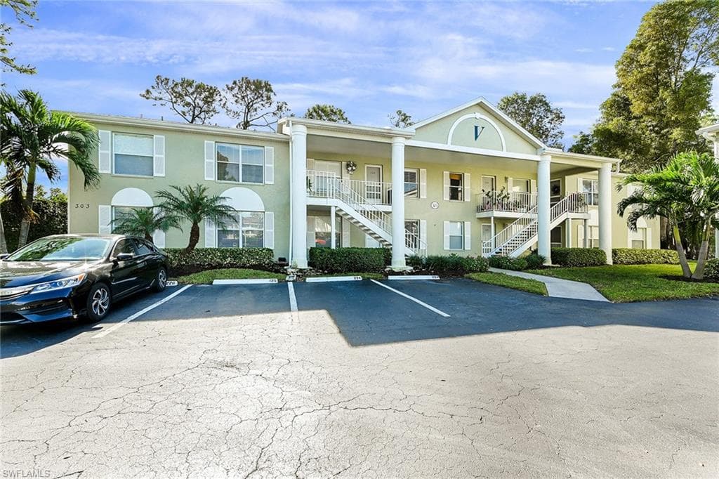 303 Quail Forest BLVD 126 NAPLES, FL 34105