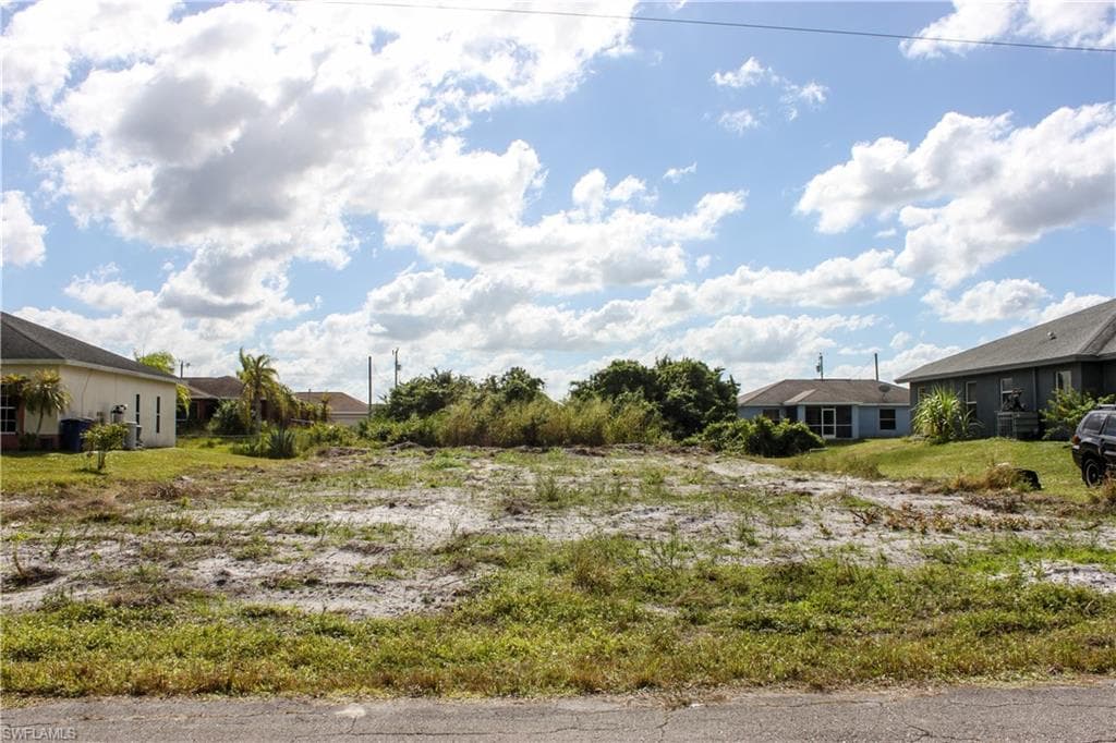 3303 10th ST SW LEHIGH ACRES, FL 33976
