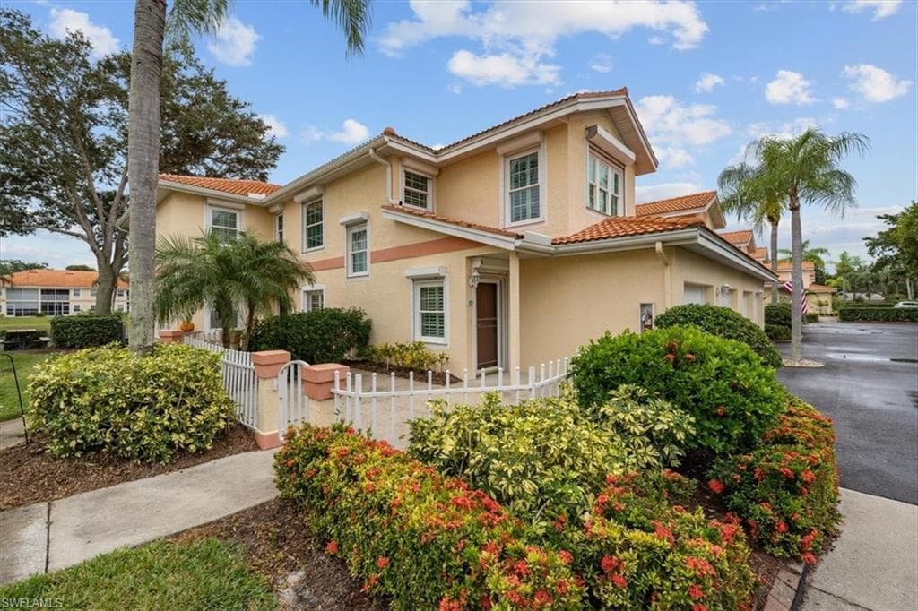 7466 Jacaranda Park RD U-201 NAPLES, FL 34109