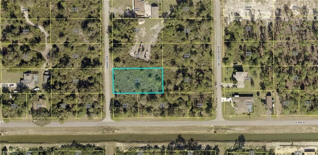 802 Grant AVE LEHIGH ACRES, FL 33972