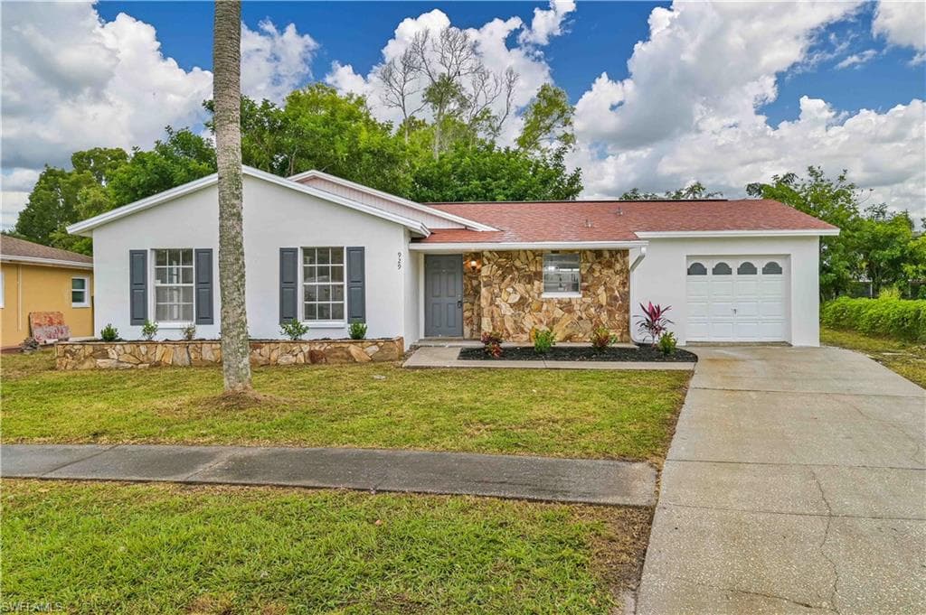 929 Happy RD NORTH FORT MYERS, FL 33903